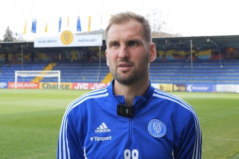 Tomáš Poznar a asistent trenéra Lukáš Motal před utkáním na Žižkově